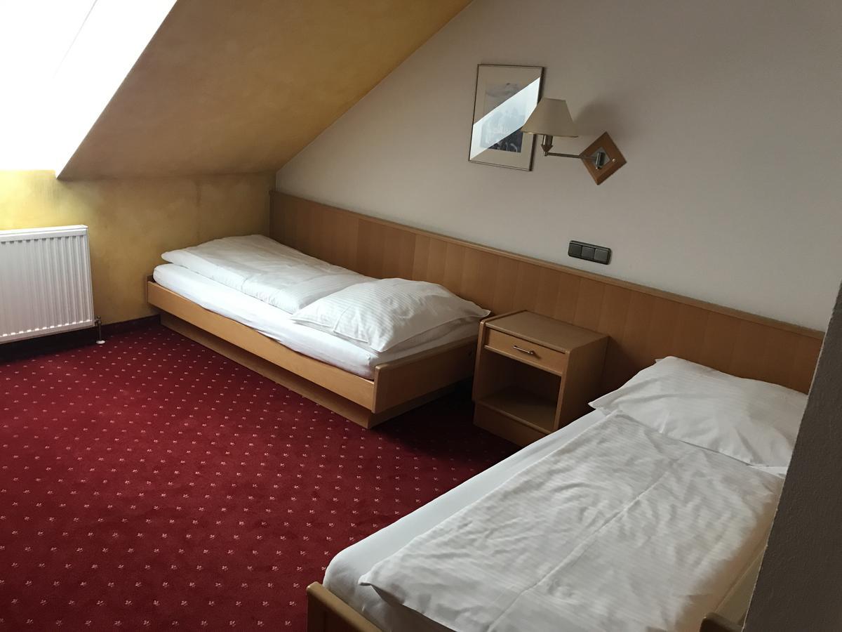 Gasthof "Zur Kanne" Markt Sankt Florian Bagian luar foto